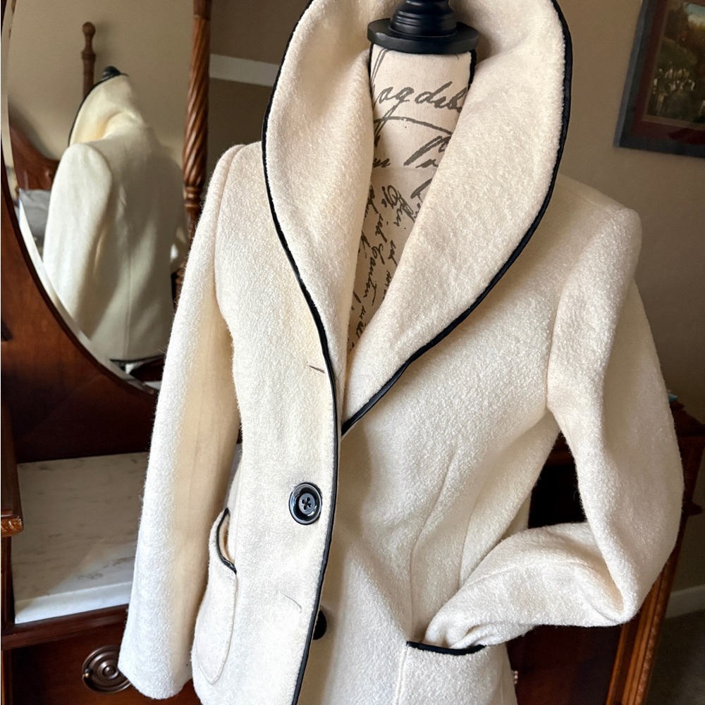 Cream Wool Blazer with Black Trim – Dialogue – Size 6